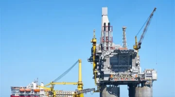 انخفاض أسعار النفط يثير تحولات اقتصادية حول العالم